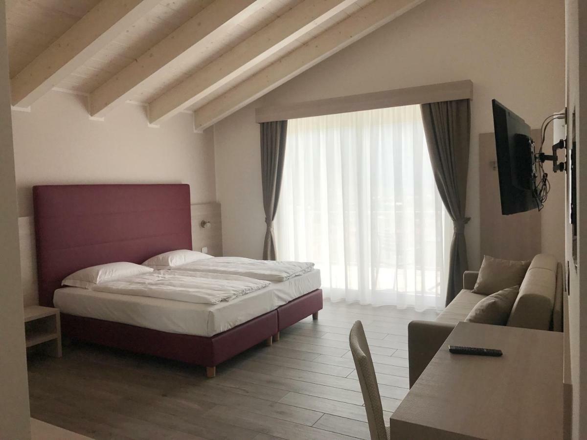 Maso Tobel Riva Del Garda Villa Bagian luar foto