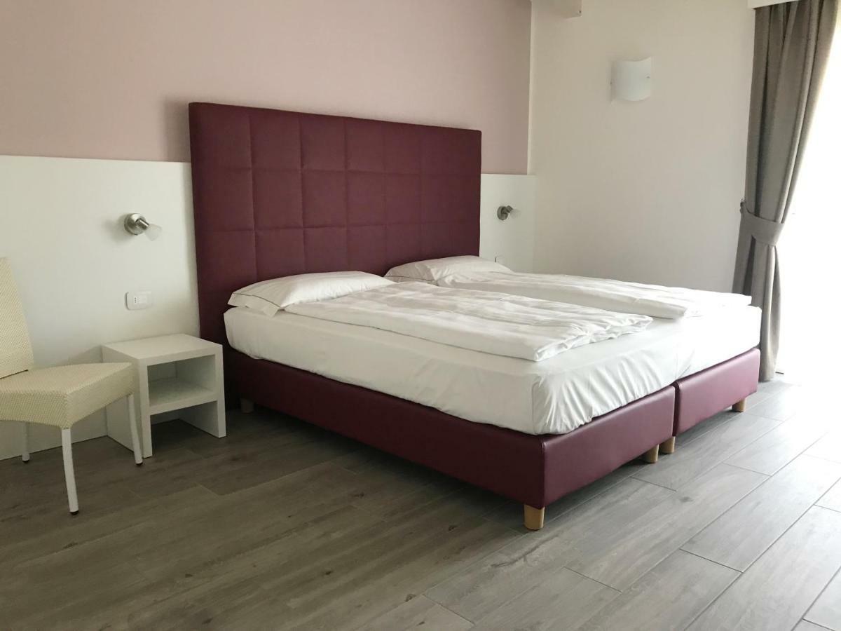 Maso Tobel Riva Del Garda Villa Bagian luar foto