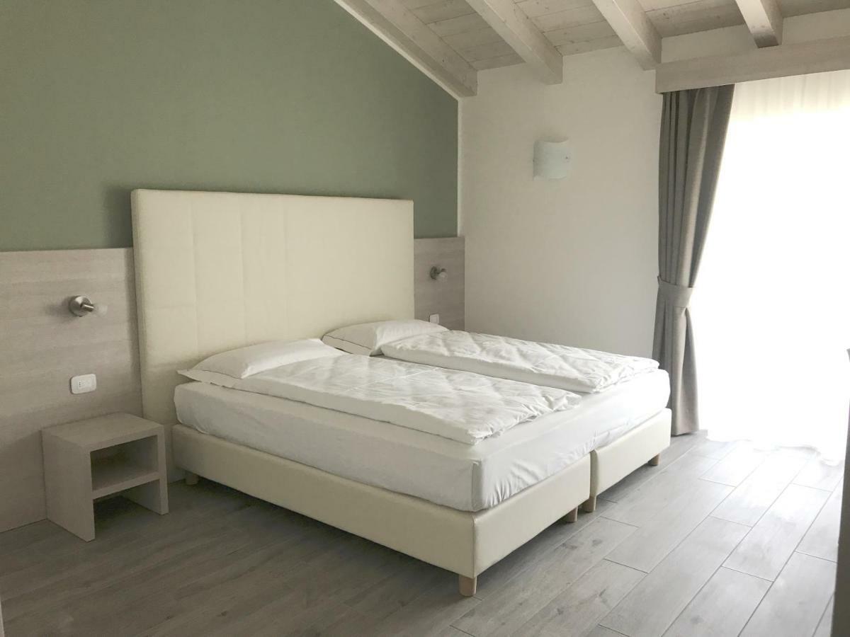 Maso Tobel Riva Del Garda Villa Bagian luar foto