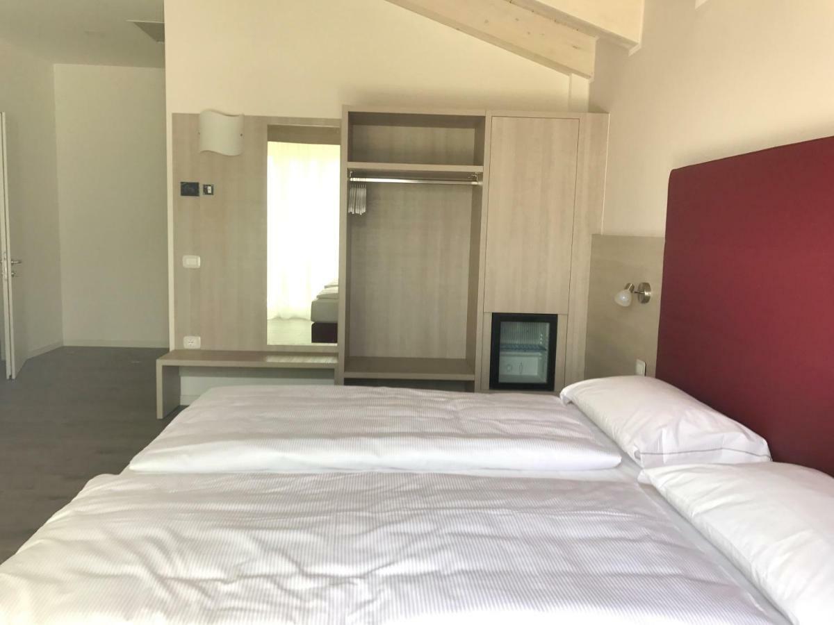 Maso Tobel Riva Del Garda Villa Bagian luar foto