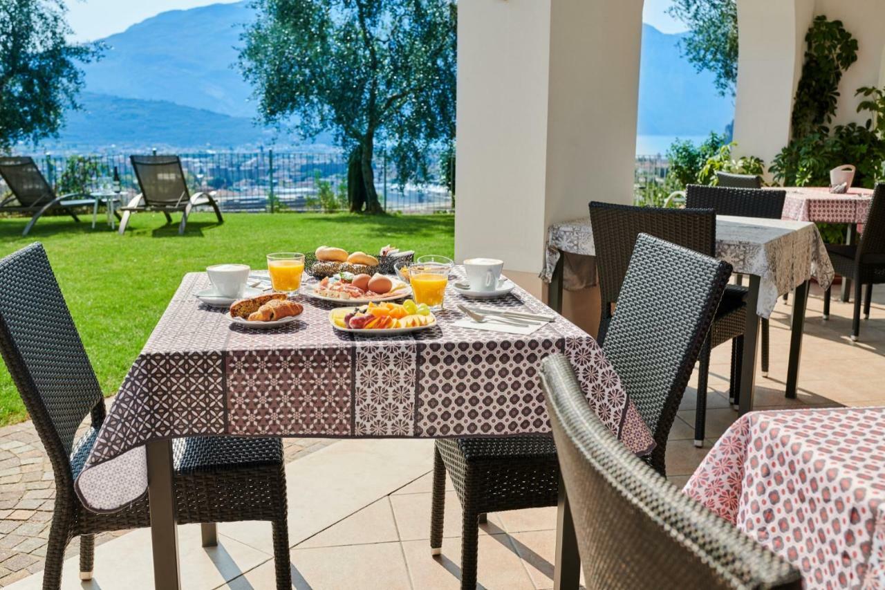 Maso Tobel Riva Del Garda Villa Bagian luar foto